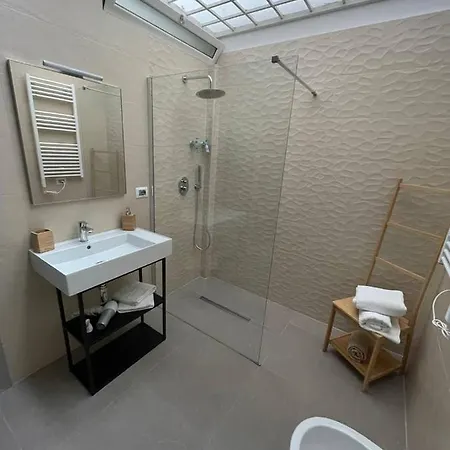 Alex Comfort House * Bari