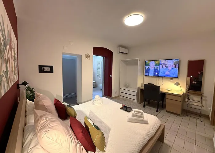 Alex Comfort House * 巴里